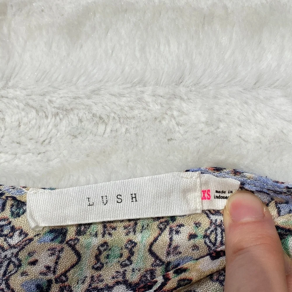 LUSH Floral Tee Shirt Crop Top - Picture 4 of 6